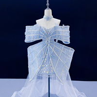 Robe de soirée mini bleu glace sans bretelles, coupe cœur, style vintage, avec décoration perlée, taille naturelle, traîne balayante et soutien-gorge intégré