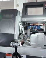 Tour CNC de type suisse à double broche 6 axes D126 pour l'usinage de petites pièces de précision