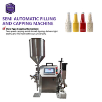 Machine de remplissage et de bouchage semi-automatique compacte tout-en-un 1000-2000 BPH avec pompe à rotor pour bouteilles en verre, huile et sauces, idéale pour les petites productions.