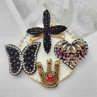 Patch en tissu de broderie en forme de coeur perlé fait à la main vêtements industrie lourde Patch décoratif Appliques Patch de décoration de mode