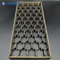 Grille hexagonale en acier au carbone et acier inoxydable effet écaille de tortue pour revêtement réfractaire et construction de fours, surface personnalisée