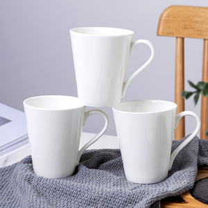 Mug à café en porcelaine fine blanche avec logo personnalisé 13oz pour cadeau d'entreprise, événement d'entreprise, promotion - Product Image 3