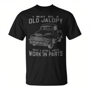 T-shirt Premium Promozionale per Compleanno con Design 'Old Jalopy Truck' e 'Work-In-Parts' - Product Image 2