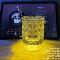 Yeni LED Işıklı Lüks Viski Bardağı Standı Döner Dekompresyon Kupası Yaratıcı Brendi Batı İçkileri Kadehi 260ml