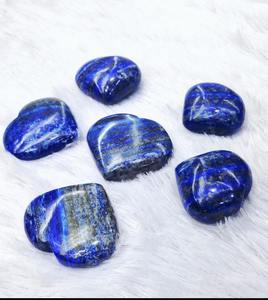 Cœur en cristal de lapis-lazuli naturel de qualité export pour la méditation, la guérison des chakras, l'énergie spirituelle et le soulagement du stress – En vente - Product Image 5
