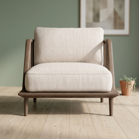 Fauteuil Nara, fabriqué en bois brun intense, incarnant l'authentique style japonais, idéal pour les espaces hôteliers élégants.