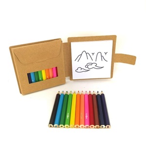 Ensemble <span class=keywords><strong>de</strong></span> jouets <span class=keywords><strong>de</strong></span> <span class=keywords><strong>dessin</strong></span> <span class=keywords><strong>et</strong></span> <span class=keywords><strong>de</strong></span> peinture pour enfants personnalisés avec des crayons <span class=keywords><strong>de</strong></span> couleur courts <span class=keywords><strong>et</strong></span> des crayons <span class=keywords><strong>de</strong></span> cire, livre <span class=keywords><strong>de</strong></span> coloriage dans un emballage en boîte artisanale - Product Image 1