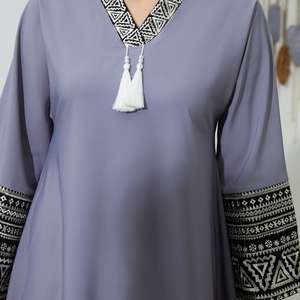 Vestido Abaya Tradicional Moderno con Bordado Estampado, Proveedor Mayorista de Dubái, Material de Tela China para Mujeres Musulmanas - Product Image 2