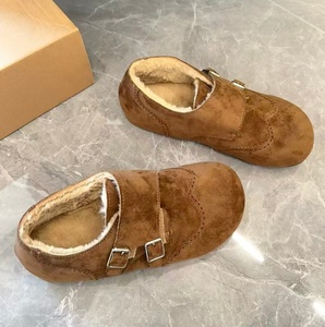 Mocasines de gamuza vintage con temática forestal para mujer, con doble botonadura, forrados con forro polar, acolchados y con suela antideslizante. - Product Image 4