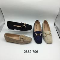 Chaussures plates élégantes noires et beiges 2025