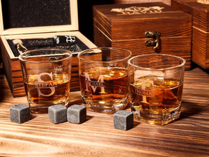 Juego de 4 Piedras de Whisky SKYJOY Ecológicas de Madera y Vidrio con Vasos y Caja de Regalo para Hombre - Product Image 3