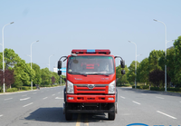 Truk api air 4x2 6300 liter, kendaraan penyelamatan penggerak 4 roda dengan busa bahan bakar Diesel fitur truk api