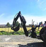 Accessoire de pelle rétrocaveuse hydraulique PTO robuste certifié CE pour tracteurs, destiné aux concessionnaires et distributeurs de tracteurs
