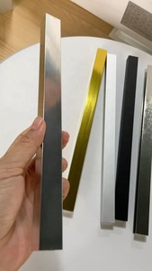 <span class=keywords><strong>Profilé</strong></span> en U en aluminium série Chrome 6000 pour panneaux muraux en verre <span class=keywords><strong>de</strong></span> 10 mm, 95 pouces <span class=keywords><strong>de</strong></span> long, services <span class=keywords><strong>de</strong></span> pliage/découpe/soudage - Product Image 4