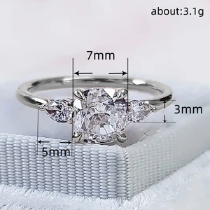Anello a quattro punte per donna, design semplice, accessorio da indossare ogni giorno - Product Image 4