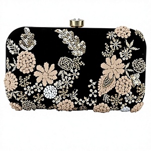 Bolso de noche con bordado tradicional indio para mujer, con patrones decorativos hechos a mano, diseño de lujo con costuras a bajo costo. - Product Image 1