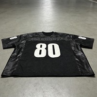 Maillot de football rétro surdimensionné en maille respirante à séchage rapide, imprimé et brodé, style streetwear urbain noir, coupe ample