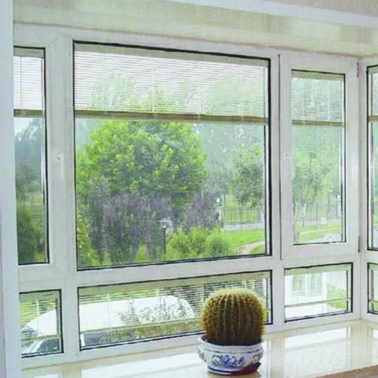 Окно разделить. Перегородка межкомнатная сканди. Окно в межкомнатной перегородке. Перегородка с окном разделяющая. Окно в стене между комнатами.