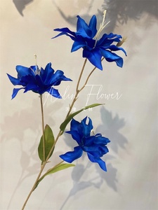A-904 <span class=keywords><strong>automne</strong></span> Style soie artificielle araignée lys fleurs 3 têtes lys plante fleur ampoules lys pour la décoration de la maison - Product Image 4