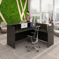 Bureau de réception en forme de L moderne avec design en panneaux de bois, mobilier de bureau écologique pour usage commercial dans les immeubles de bureaux