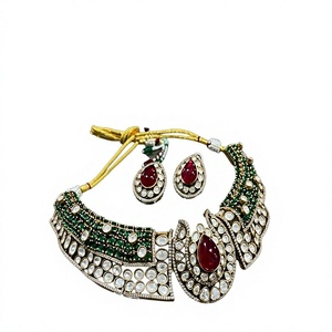 Conjunto de Collar y Pendientes Kundan con Piedras de Latón Chapado en Oro Impecable, Estilo Tikka, Moderno, para Mujer, Regalo de Boda o Compromiso Indio - Product Image 2