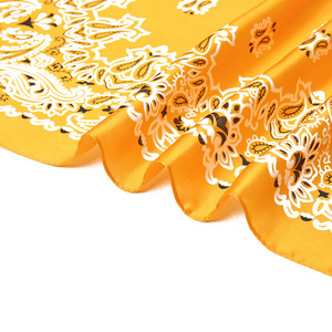 Foulard in Seta Satinata con Stampa Paisley Personalizzata, Stile Europeo-Americano, Traspirante e Resistente al Vento, Bandane Morbide Versatili per Donne - Product Image 4