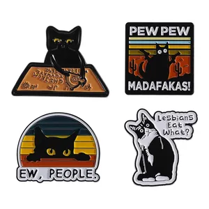 เข็มกลัดเคลือบสีรูปแมวดำ Pew Pew Madafakas พร้อมปืน ของที่ระลึกสำหรับสาวเลสเบี้ยน ของตกแต่งเสื้อผ้าสไตล์พังก์ ของขวัญสำหรับเพื่อน - Product Image 1