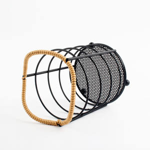 Porta Cubiertos de Metal Negro con Mango de Ratán - Product Image 5