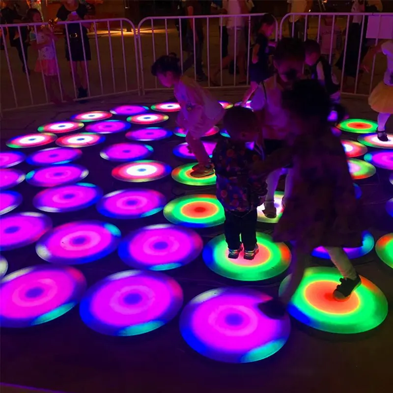 Paneles de discoteca para bodas sensibles a la presión iluminan la pista de baile redonda con música