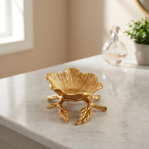 Bandeja Decorativa de Lujo en Forma de Flor Dorada de Metal - Product Image 1