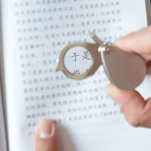 धातु मैग्निफायर मिनी 30x पोर्टेबल कीचेन पोर्टेबल धातु चुंबक रीडिंग मैप तह कीचेन लाउप - Product Image 6