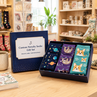 Coffret cadeau de trois paires de chaussettes originales, fantaisie et amusantes, en tricot, avec motifs vierges, couleurs inaltérables, échantillons approuvés pour l'impression, emballage de vente au détail