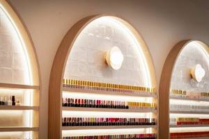 Ensemble de mobilier de salon de coiffure personnalisé, écologique, recyclable et durable, avec éclairage LED et matériaux personnalisables pour une conception intérieure complète. - Product Image 5