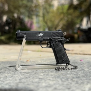 Mô hình bộ sưu tập quà Tặng Súng Hình dạng mặt dây chuyền đồ chơi súng Keychain Súng đồ chơi 1:3 khẩu súng móc khóa - Product Image 5