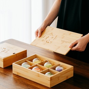 Caja de regalo de bambú con seis compartimentos para embalaje de mooncakes, caja rectangular de madera hecha a mano para almacenamiento de alimentos para el Festival del Medio Otoño - Product Image 1