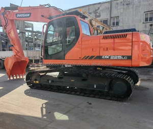 Excavatrice Doosan Dx225LC d'occasion 2016, godet de 1,5 m, poids opérationnel de 22,5 tonnes - Product Image 2