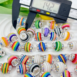 Perles d'espacement pour la fabrication de porte-clés et de stylos faits main, en acrylique couleur bonbon à grand trou, avec placage or 18 carats et accents de strass, connecteur - Product Image 4