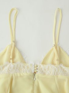 Robe courte en mousseline de soie à bretelles spaghetti avec dentelle personnalisée pour femmes, dos ouvert, sexy et élégante, OEM/ODM par une usine de vêtements chinoise - Product Image 3