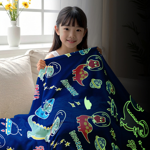 Vente en gros de couvertures à capuche lumineuses, ponchos lumineux surdimensionnés pour enfants et adultes, cadeau d'anniversaire, logo personnalisé OEM - Product Image 1