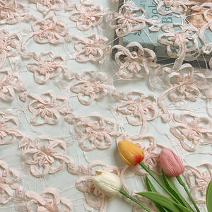 Tela de encaje bordada con cordón floral 3D jacquard rosa rubor nigeriano al por mayor para diseño de <span class=keywords><strong>moda</strong></span> nupcial Aso Ebi - Product Image 1