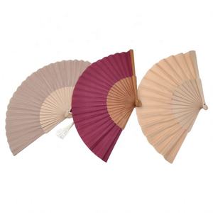 Personnalisé Espagnol Folk Art Bambou Bois De Poche 23cm Ventilateur Pliant Été Fleur Style Peint Souvenir Rave Mariage/Fête Utilisation - Product Image 3