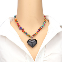 Collier en perles de coquillages et pierres naturelles colorées, pendentif cœur en verre tendance et polyvalent, chaîne de clavicule, nouveau