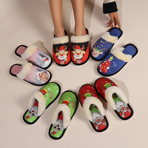 Zapatillas de Invierno Navideñas con Estampado, Cálidas y Afelpadas para Interiores, con Suela de TPR Antideslizante y Forro de Felpa para Mayor Comodidad y Confort - Product Image 1