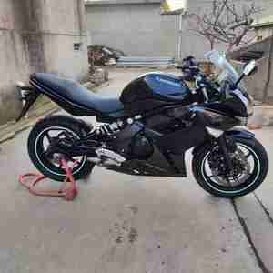 Motocicleta Deportiva de Alto Rendimiento <span class=keywords><strong>Kawasaki</strong></span> <span class=keywords><strong>ER</strong></span>-6F 650cc - Motocicleta Urbana con Motor Bicilíndrico en Paralelo sin Escobillas y Carenado Elegante - Product Image 1