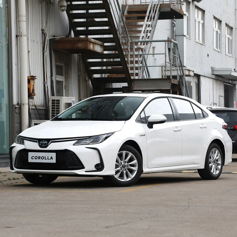 Satılık yeni arabalar oldukça Toyota Corolla Yaris benzin 2024