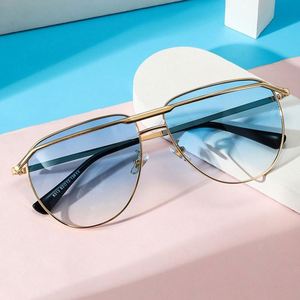 Gafas de Sol de Piloto Retro 2023 con Montura Metálica de Doble Puente, Lentes Transparentes con Degradado y Protección UV400 para Hombre y Mujer - Product Image 3