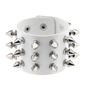 Bracciali Unisex in Stile Punk Europeo-Americano con Rivetti Conici in Pelle, Design Esagerato e Alla Moda - Product Image 6