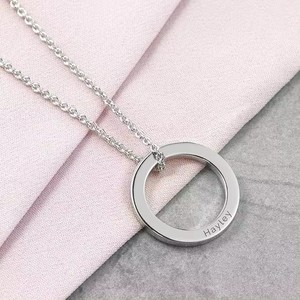 Collar con colgante de disco grabado con frase personalizada, collar de acero inoxidable <span class=keywords><strong>para</strong></span> mujeres y niños, joyería de afirmación positiva You Are Loved - Product Image 4