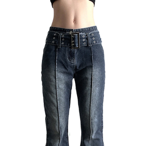 Pantalones vaqueros acampanados de cintura alta para mujer con logo personalizado al por mayor, color marrón, con cinturón de hebilla multiorificios, corte ajustado, estilo streetwear - Product Image 2