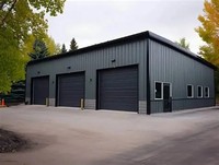 Entrepôt logistique préfabriqué en structure métallique, atelier, bâtiment industriel, bâtiment commercial, entrepôt en structure métallique